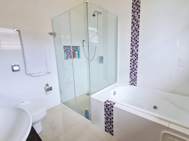 Casa com 358m² 3 quartos e 4 banheiros, à venda, no bairro Jardim Carvalho em Ponta Grossa
