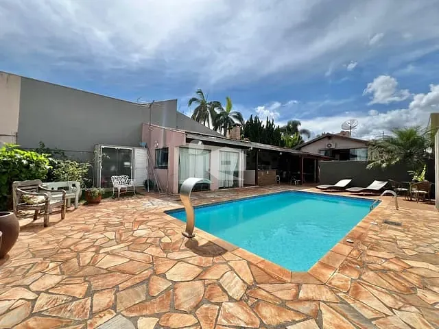 Casa com 627m² 3 quartos e 3 banheiros, à venda, no bairro Jardim Bela Vista em Rolândia