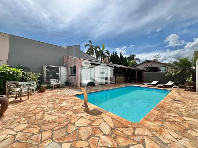 Casa com 627m² 3 quartos e 3 banheiros, à venda, no bairro Jardim Bela Vista em Rolândia