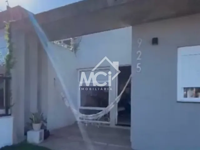 Casa 2 quartos e 2 banheiros, à venda, no bairro Laranjal em Pelotas