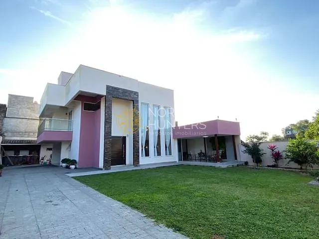 Casa com 510m² 3 quartos e 2 banheiros, à venda, no bairro Nova Brasília em Joinville