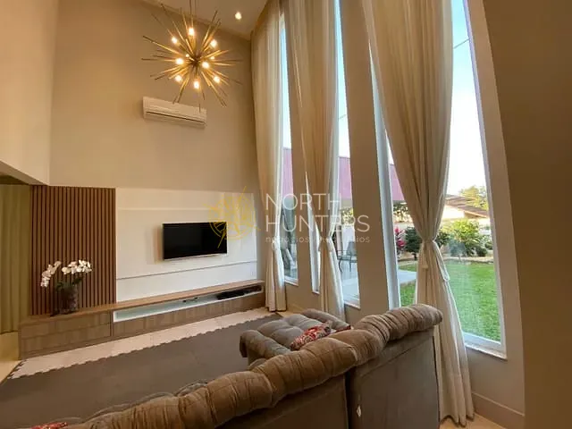 Casa com 510m² 3 quartos e 2 banheiros, à venda, no bairro Nova Brasília em Joinville