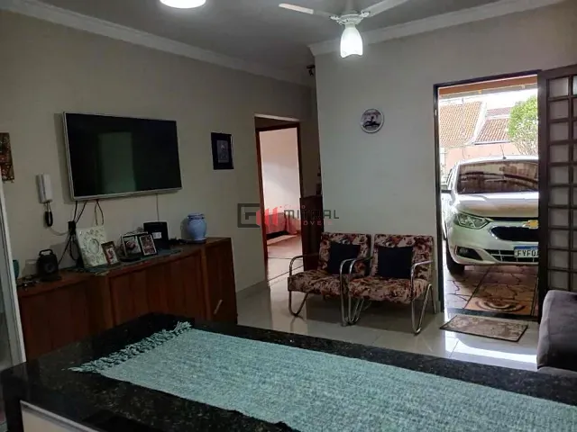 Casa com 256m² 3 quartos e 3 banheiros, à venda, no bairro Maria Lúcia em Londrina