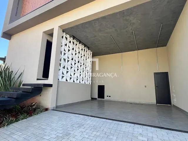 Casa com 300m² 3 quartos e 5 banheiros, à venda, no bairro Condomínio Residencial Euroville II em Bragança Paulista