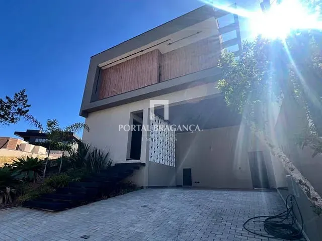 Casa com 300m² 3 quartos e 5 banheiros, à venda, no bairro Condomínio Residencial Euroville II em Bragança Paulista