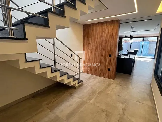 Casa com 300m² 3 quartos e 5 banheiros, à venda, no bairro Condomínio Residencial Euroville II em Bragança Paulista