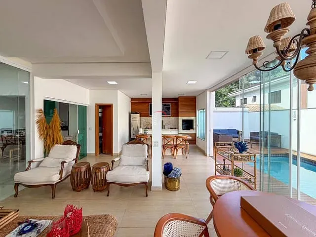 Casa com 300m² 4 quartos e 5 banheiros, à venda, no bairro Esperança em Londrina