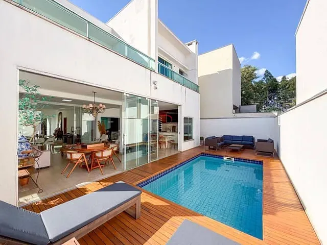 Casa com 300m² 4 quartos e 5 banheiros, à venda, no bairro Esperança em Londrina