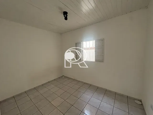 Casa 3 quartos e 2 banheiros, para alugar, no bairro Jardim Ipanema em Registro