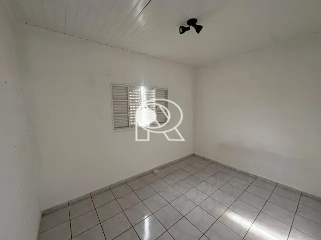 Casa 3 quartos e 2 banheiros, para alugar, no bairro Jardim Ipanema em Registro
