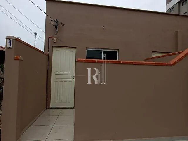 Casa 2 quartos e 1 banheiro, para alugar, no bairro Centro em Tijucas