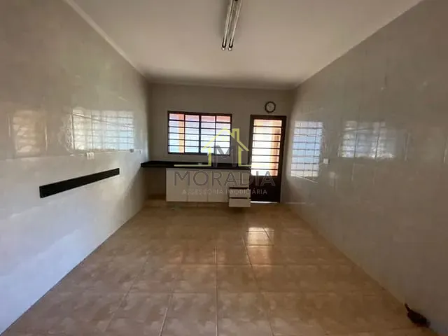 Casa com 225m² 2 quartos e 1 banheiro, para alugar, no bairro Parque das Orquídeas em Guaxupé