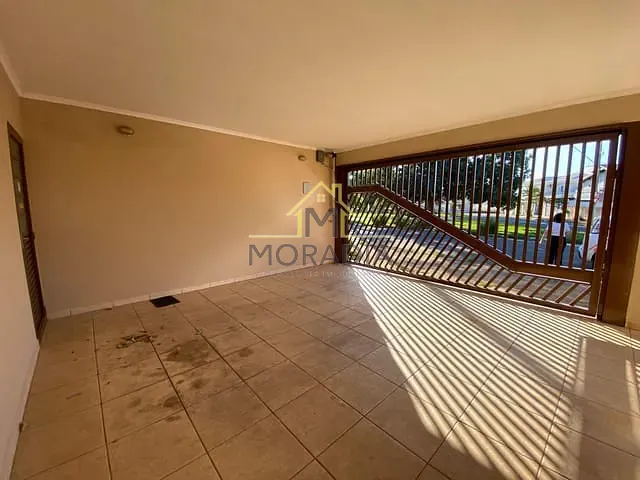 Casa com 225m² 2 quartos e 1 banheiro, para alugar, no bairro Parque das Orquídeas em Guaxupé