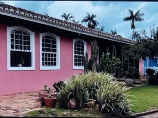Casa com 2046m² 5 quartos e 2 banheiros, à venda, no bairro Vila Santista em Atibaia