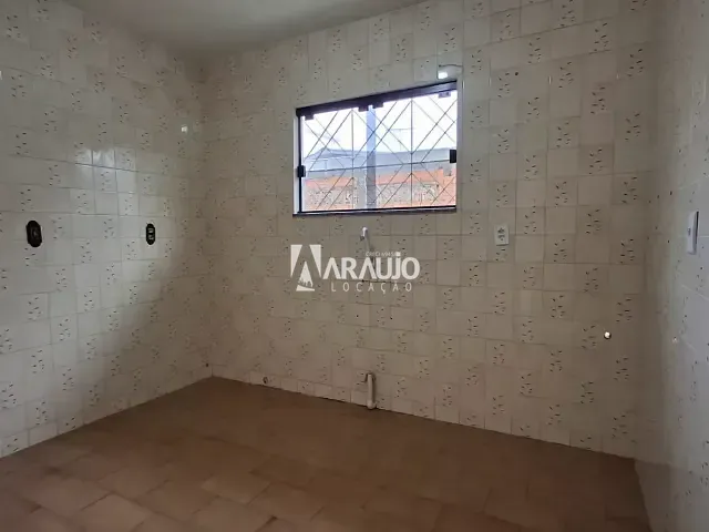 Casa com 150m² 2 quartos e 1 banheiro, para alugar, no bairro Centro em Navegantes