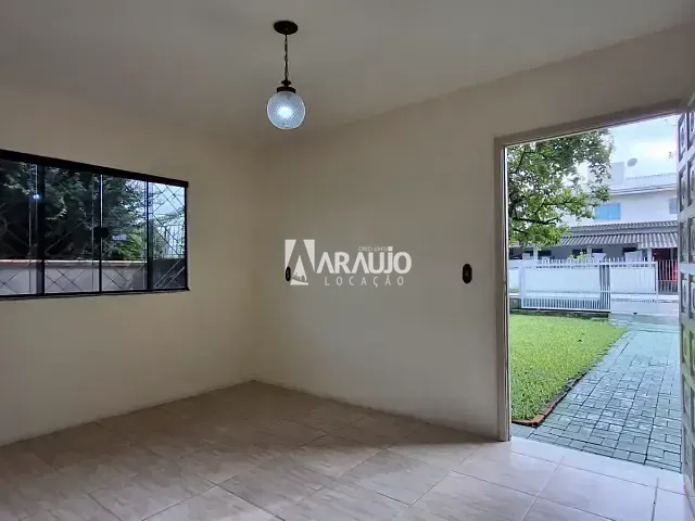 Casa com 150m² 2 quartos e 1 banheiro, para alugar, no bairro Centro em Navegantes