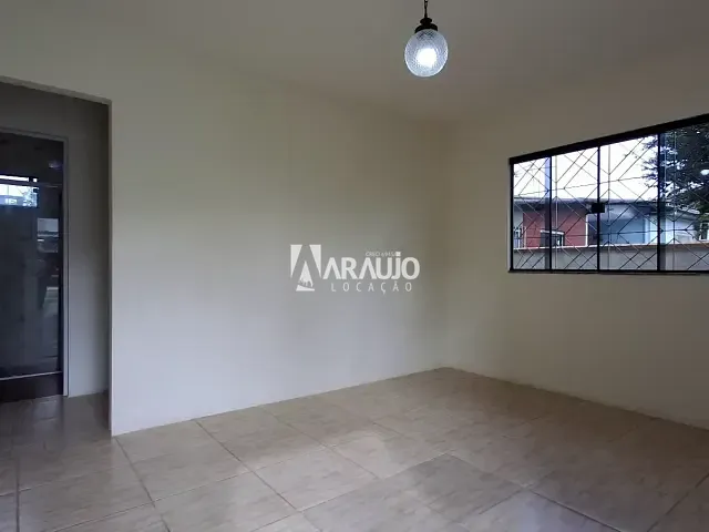 Casa com 150m² 2 quartos e 1 banheiro, para alugar, no bairro Centro em Navegantes