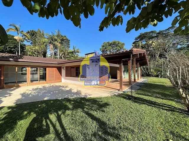 Casa com 3525m² 4 quartos e 3 banheiros, à venda, no bairro Granja Viana em Cotia