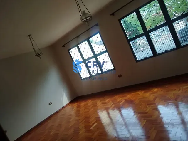 Casa com 293m² 3 quartos e 2 banheiros, à venda, no bairro Jardim Guararapes em Londrina