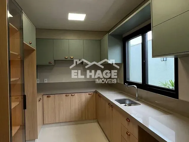Casa com 300m² 3 quartos e 4 banheiros, à venda, no bairro Jardim Itália em Cuiabá