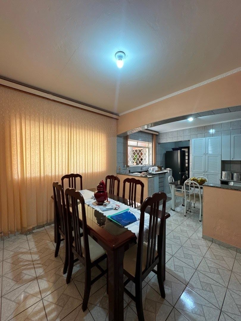 Casa, 3 quartos, 201 m² - Foto 2