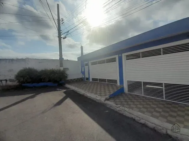 Sobrado com 300m² 3 quartos e 3 banheiros, à venda, no bairro Vila Regina em Embu das Artes