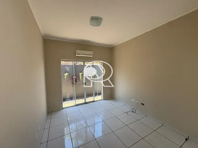 Casa 2 quartos e 2 banheiros, para alugar, no bairro Vila Alvorada em Registro