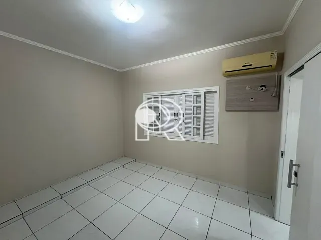 Casa 2 quartos e 2 banheiros, para alugar, no bairro Vila Alvorada em Registro