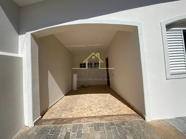 Casa com 300m² 3 quartos e 2 banheiros, para alugar, no bairro Parque das Orquídeas em Guaxupé
