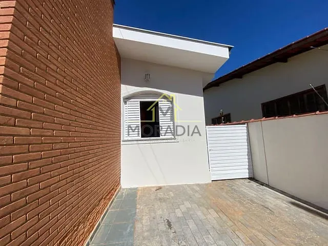 Casa com 300m² 3 quartos e 2 banheiros, para alugar, no bairro Parque das Orquídeas em Guaxupé