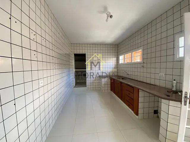 Casa com 300m² 3 quartos e 2 banheiros, para alugar, no bairro Parque das Orquídeas em Guaxupé