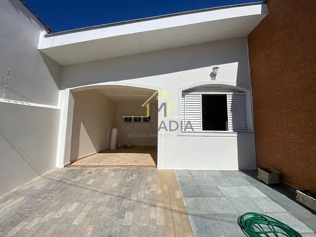Casa com 300m² 3 quartos e 2 banheiros, para alugar, no bairro Parque das Orquídeas em Guaxupé