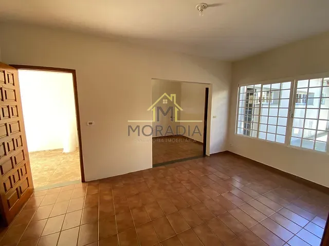 Casa com 300m² 3 quartos e 2 banheiros, para alugar, no bairro Parque das Orquídeas em Guaxupé