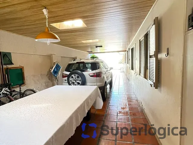 Casa com 300m², à venda, no bairro Centro em Balneário Camboriú
