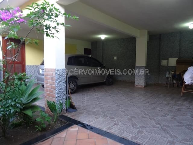 Casa com 300m² 4 quartos e 1 banheiro, à venda, no bairro Nova Era em Juiz de Fora