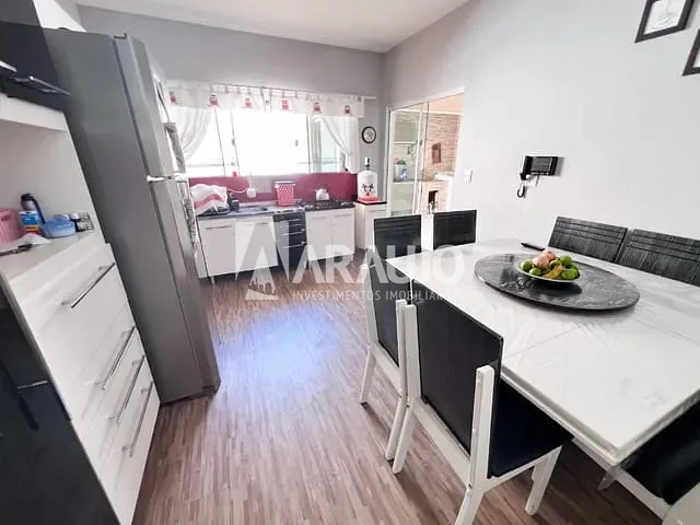 Casa com 303m² 3 quartos e 2 banheiros, à venda, no bairro Cordeiros em Itajaí