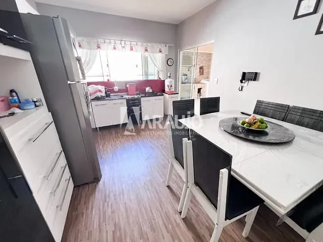 Casa com 303m² 3 quartos e 2 banheiros, à venda, no bairro Cordeiros em Itajaí