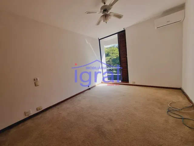 Casa com 945m² 4 quartos e 6 banheiros, à venda, no bairro Interlagos em São Paulo