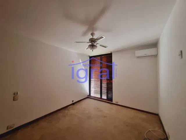 Casa com 945m² 4 quartos e 6 banheiros, à venda, no bairro Interlagos em São Paulo