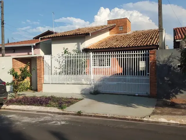 Casa com 250m² 3 quartos e 2 banheiros, à venda, no bairro Jardim das Tulipas em Holambra