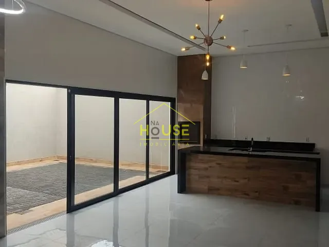 Casa com 256m², à venda, no bairro Jardim Residencial Vilar em Votuporanga