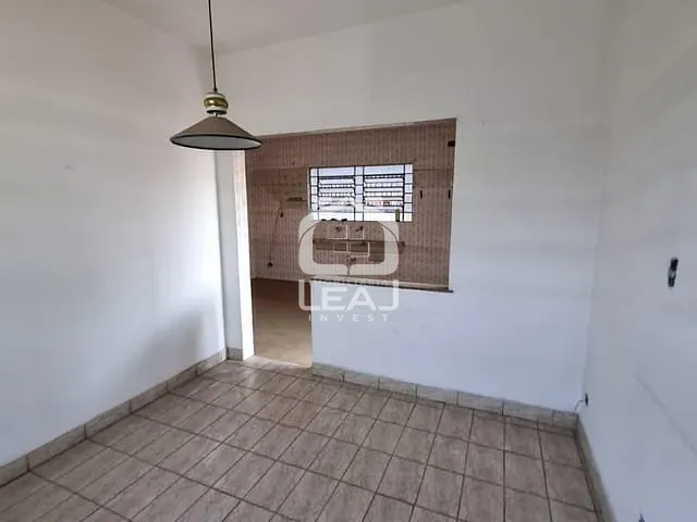 Casa com 300m² 2 quartos e 2 banheiros, à venda, no bairro Jardim Santo Eduardo em Embu das Artes