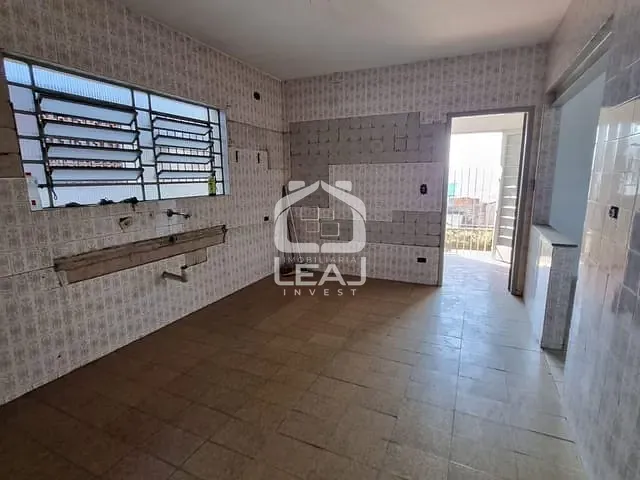 Casa com 300m² 2 quartos e 2 banheiros, à venda, no bairro Jardim Santo Eduardo em Embu das Artes