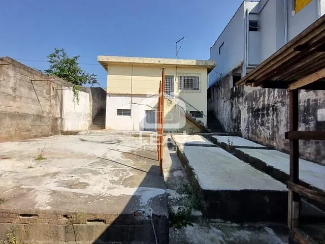 Casa com 300m² 2 quartos e 2 banheiros, à venda, no bairro Jardim Santo Eduardo em Embu das Artes