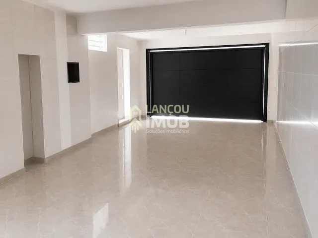 Casa 4 quartos e 5 banheiros, à venda ou para alugar, no bairro Vila Galvão em Jundiaí