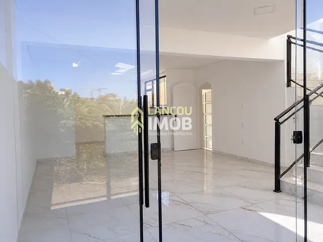 Casa 4 quartos e 5 banheiros, à venda ou para alugar, no bairro Vila Galvão em Jundiaí