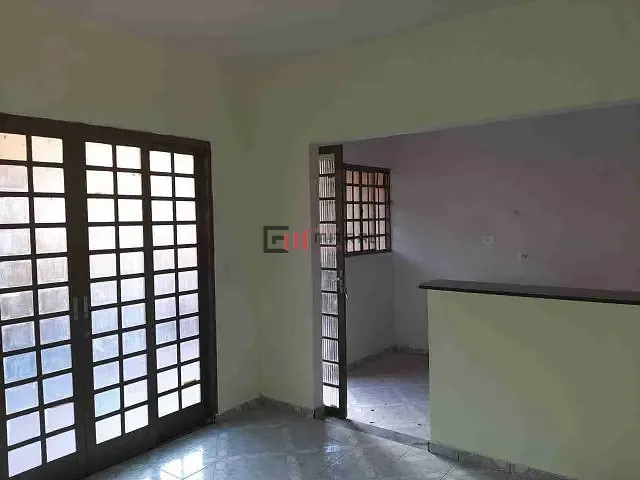 Casa 3 quartos e 1 banheiro, à venda, no bairro Coliseu em Londrina