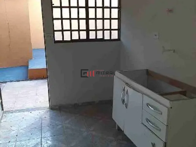 Casa 3 quartos e 1 banheiro, à venda, no bairro Coliseu em Londrina
