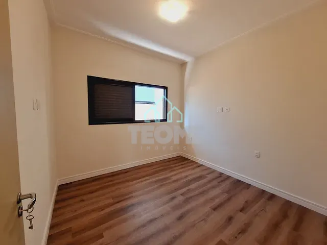 Casa com 300m² 3 quartos e 3 banheiros, à venda, no bairro Jardim Santa Tereza em Taubaté