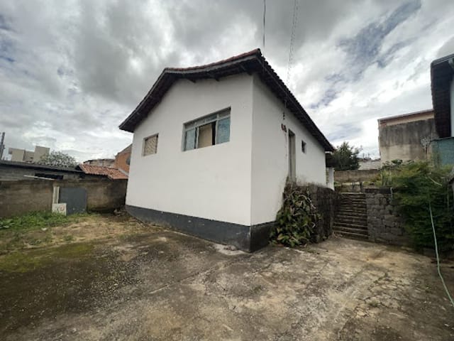 Casa com 325m² 3 quartos e 1 banheiro, à venda, no bairro Centro em Extrema